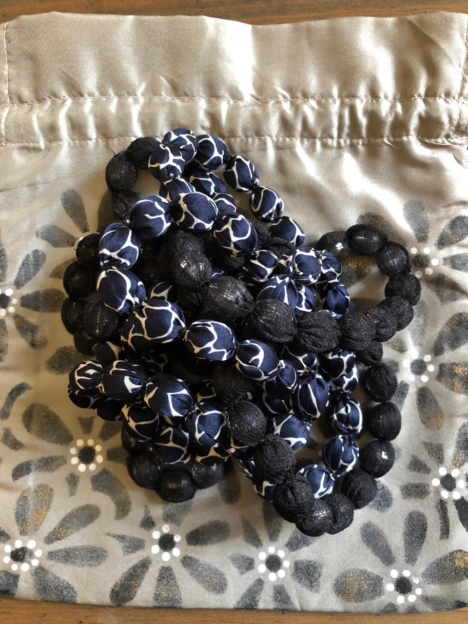 NibANNi SEARLS LONG NECKLACE