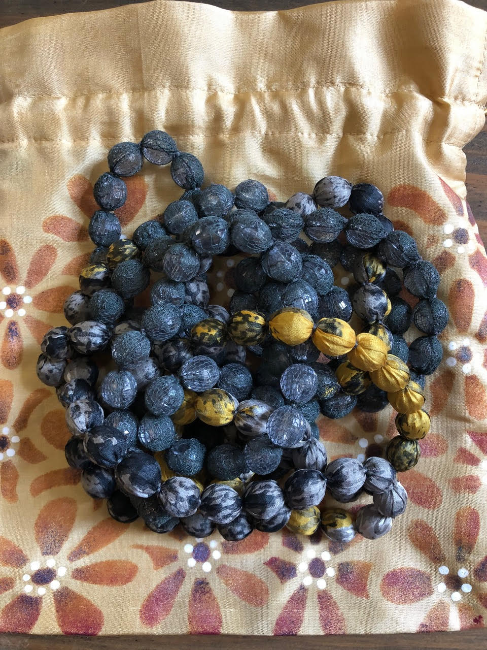 NibANNi SEARLS LONG NECKLACE