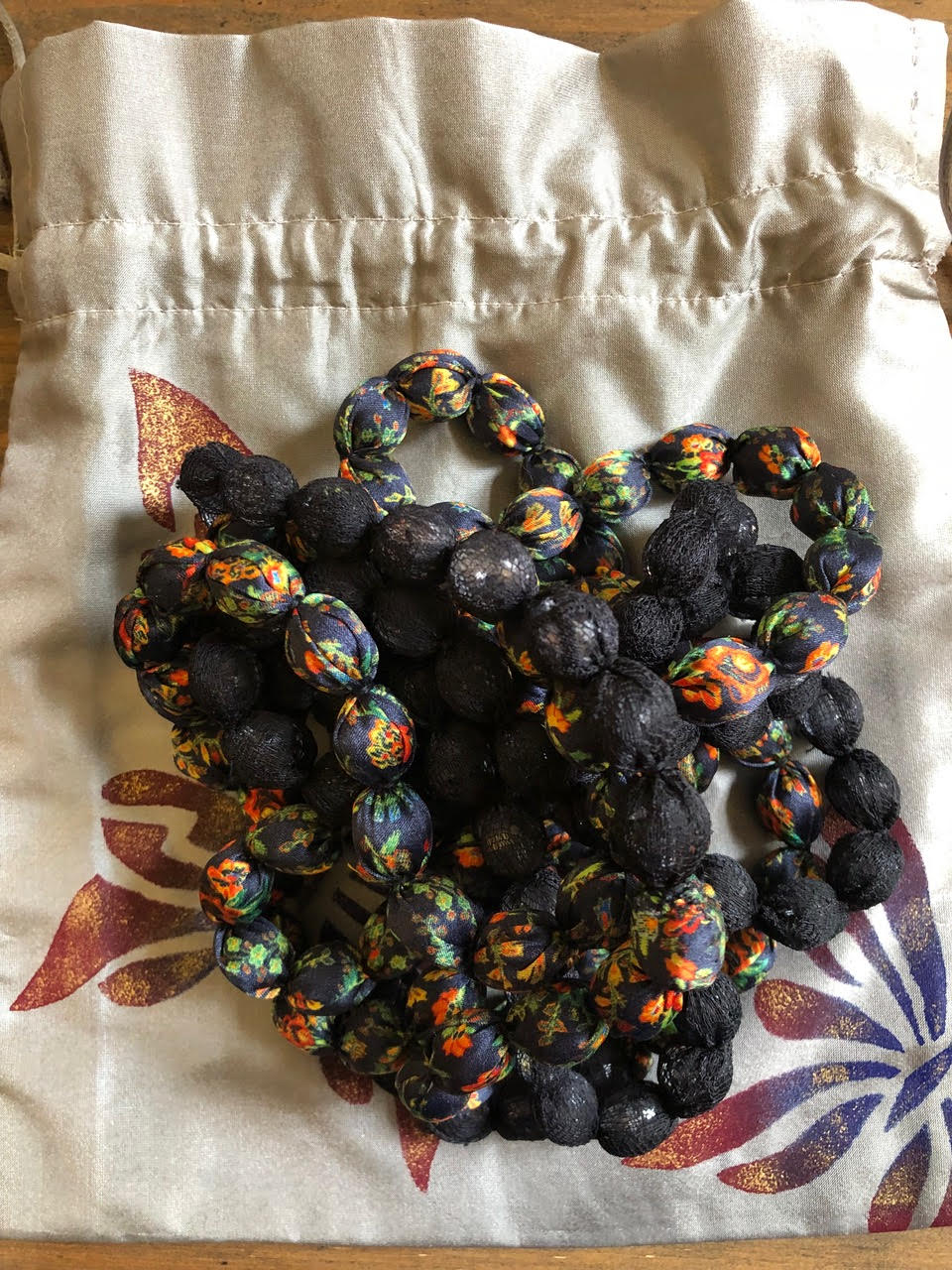 NibANNi SEARLS LONG NECKLACE