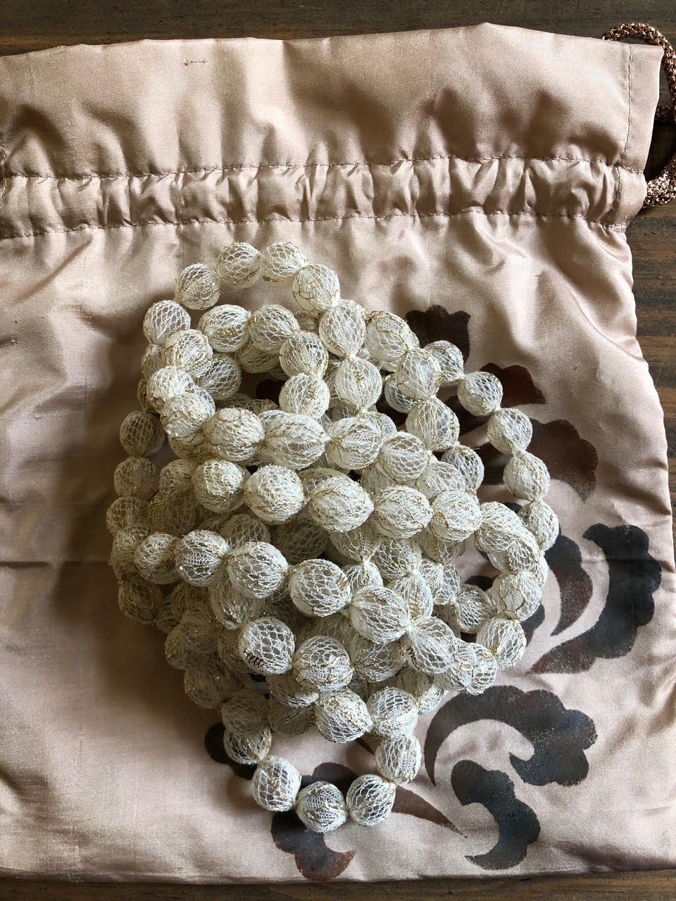 NibANNi SEARLS LONG NECKLACE