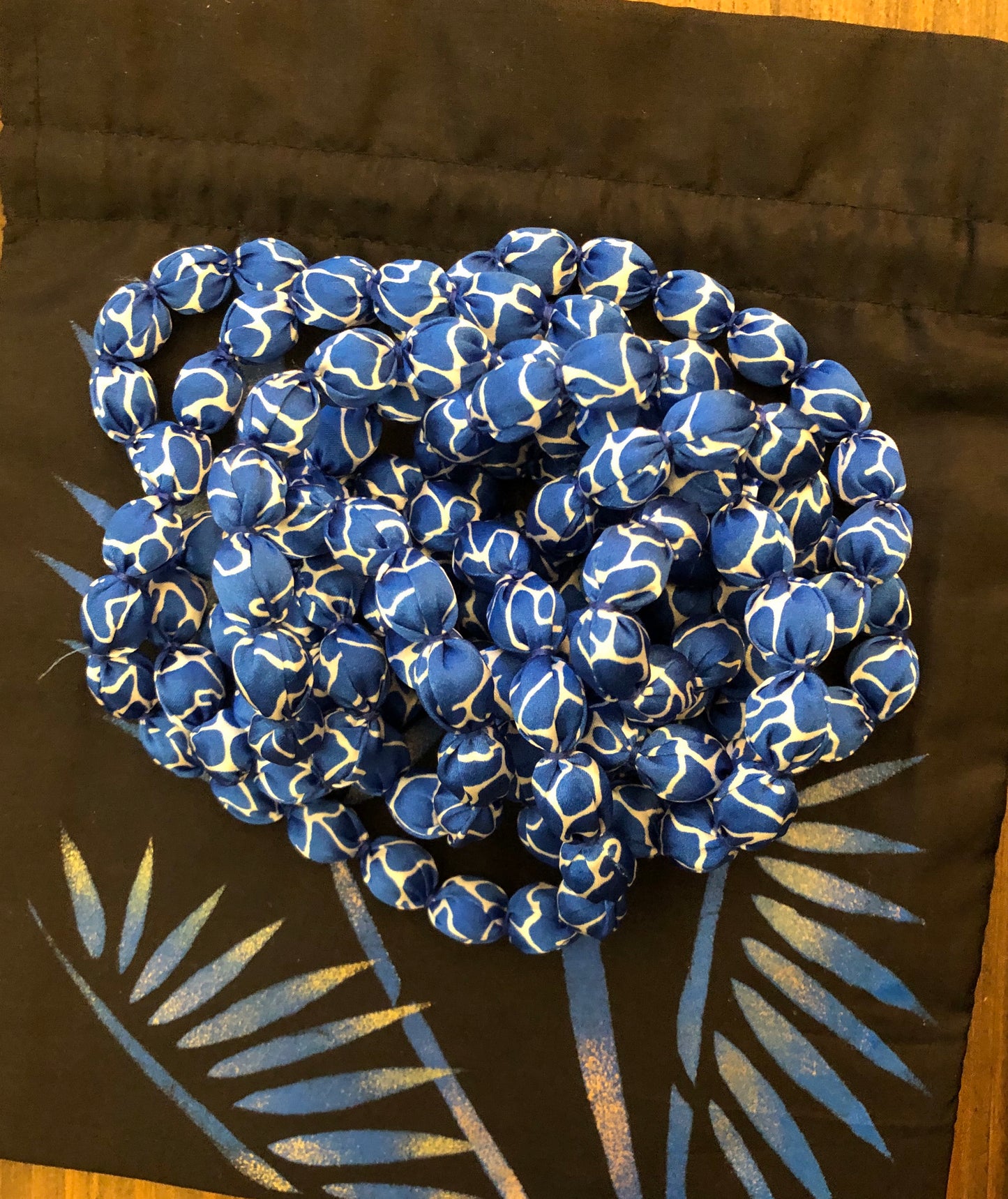 NibANNi SEARLS LONG NECKLACE