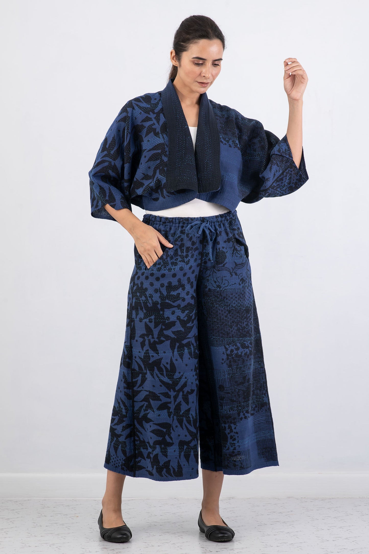MONOTONE TWILIGHT PRINT KANTHA PUFF SLV. SHRUG