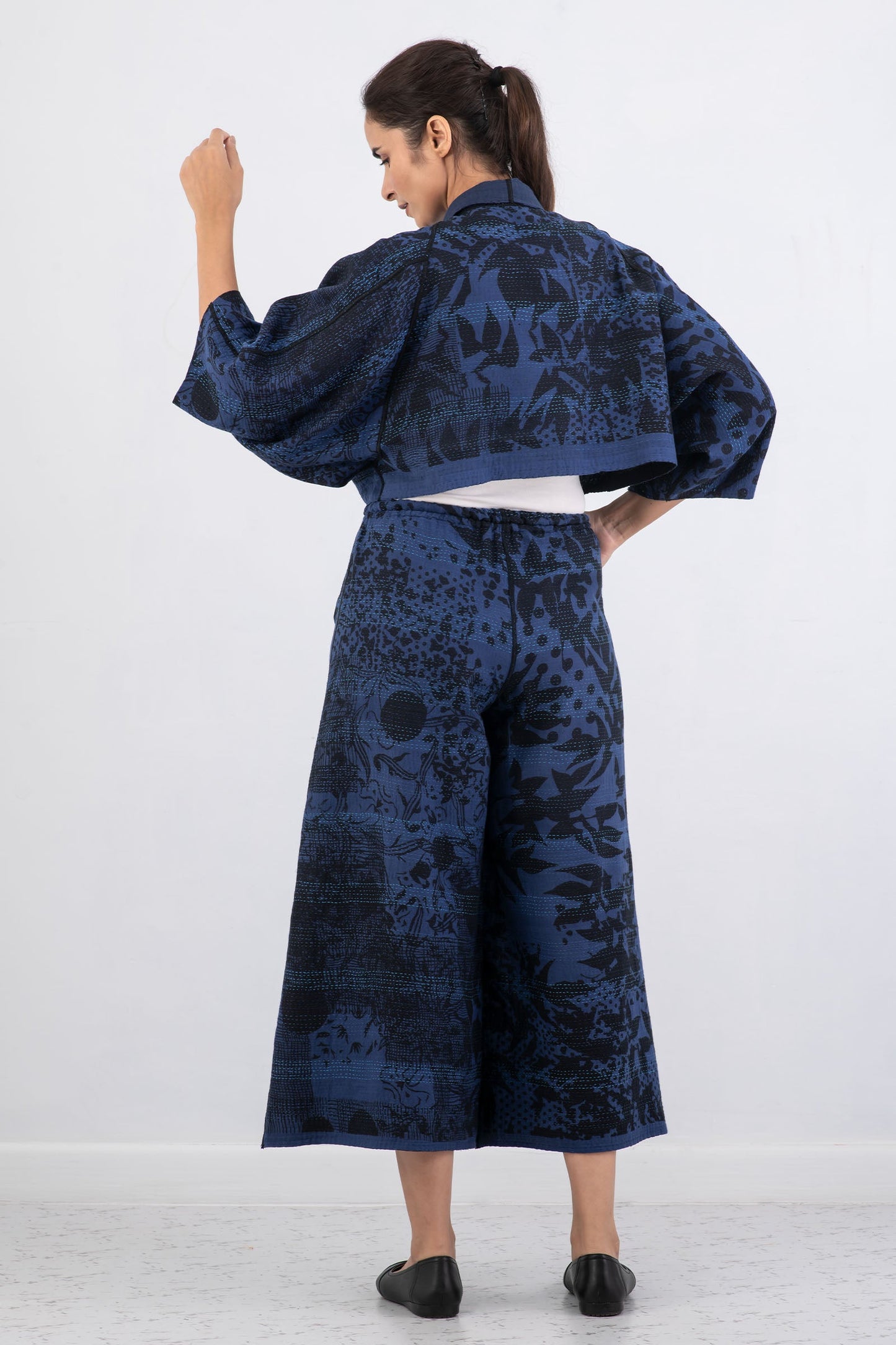 MONOTONE TWILIGHT PRINT KANTHA PUFF SLV. SHRUG