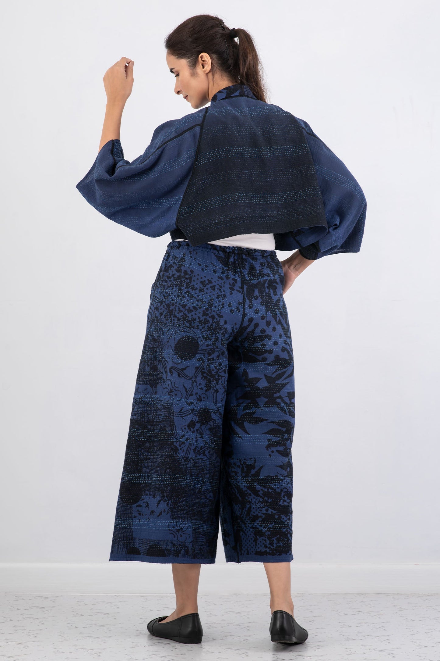 MONOTONE TWILIGHT PRINT KANTHA PUFF SLV. SHRUG
